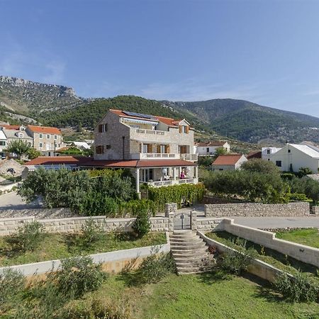 Apartments And Rooms Lea Bol Exterior foto
