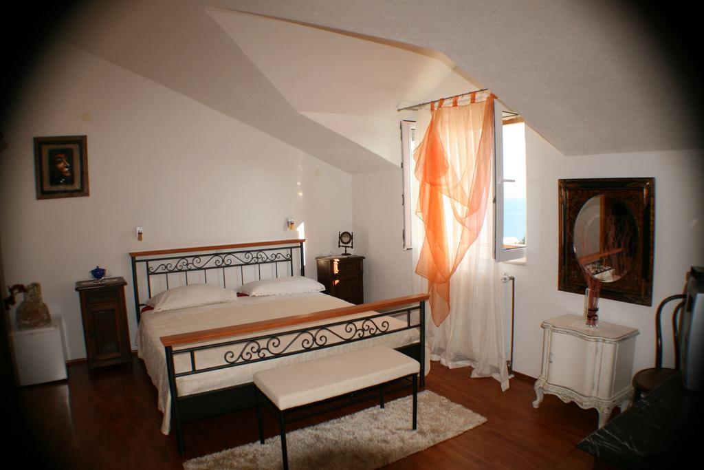 Apartments And Rooms Lea Bol Exterior foto
