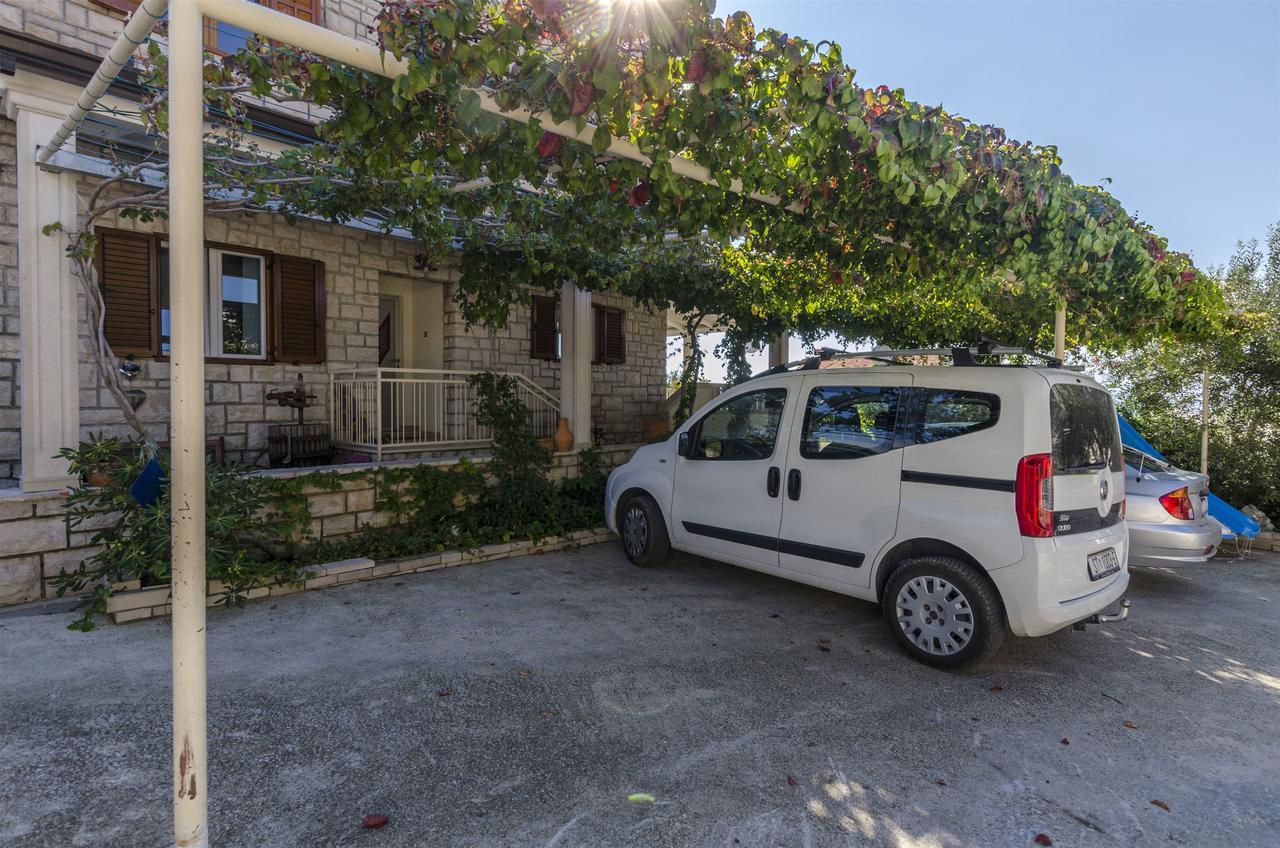 Apartments And Rooms Lea Bol Exterior foto