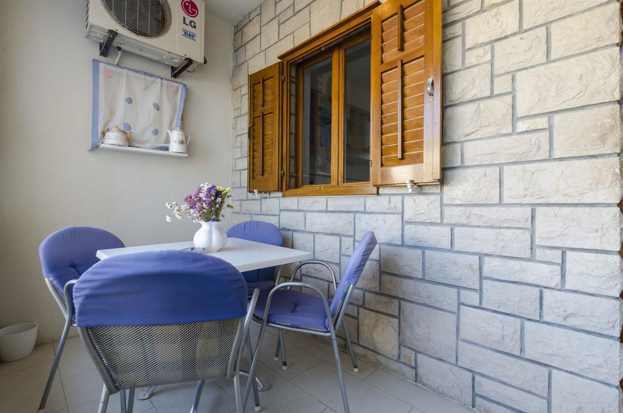 Apartments And Rooms Lea Bol Exterior foto
