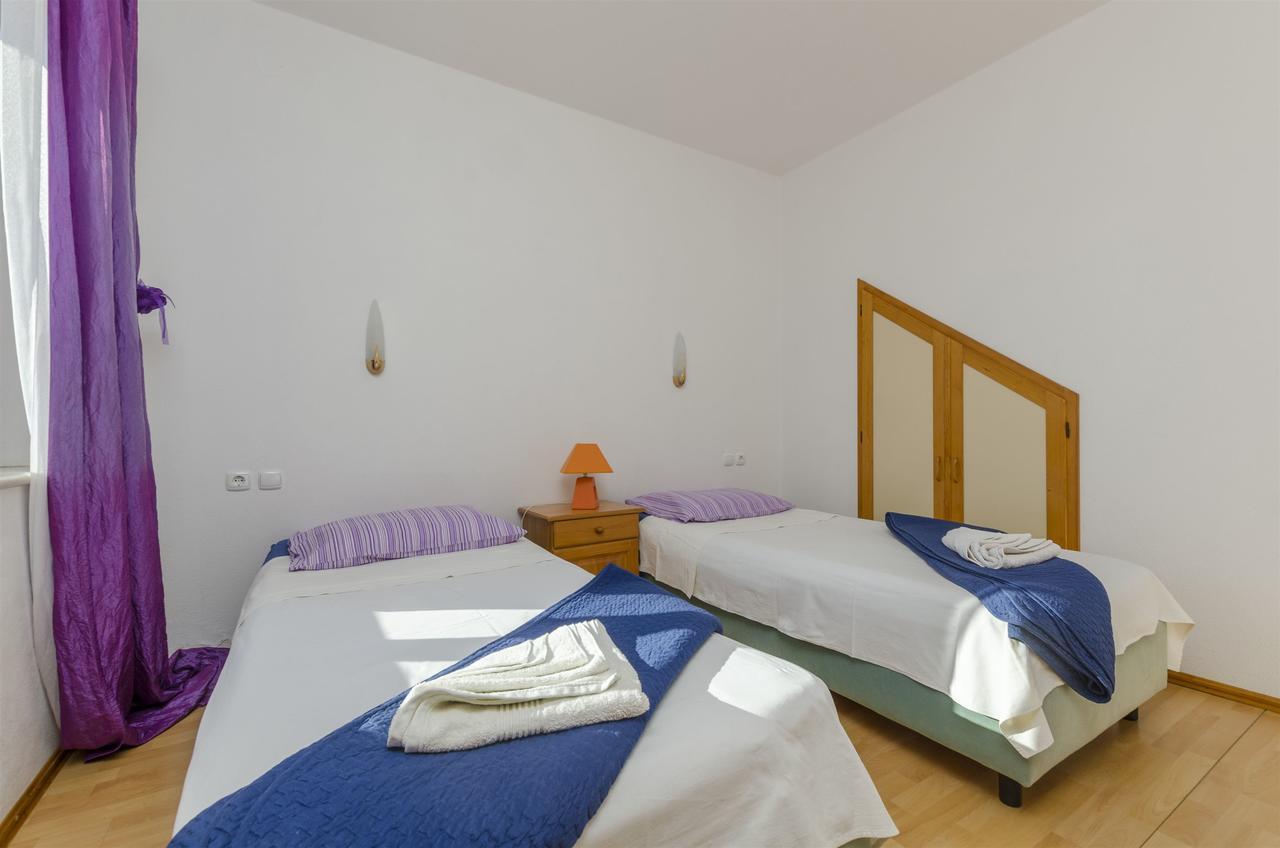 Apartments And Rooms Lea Bol Exterior foto