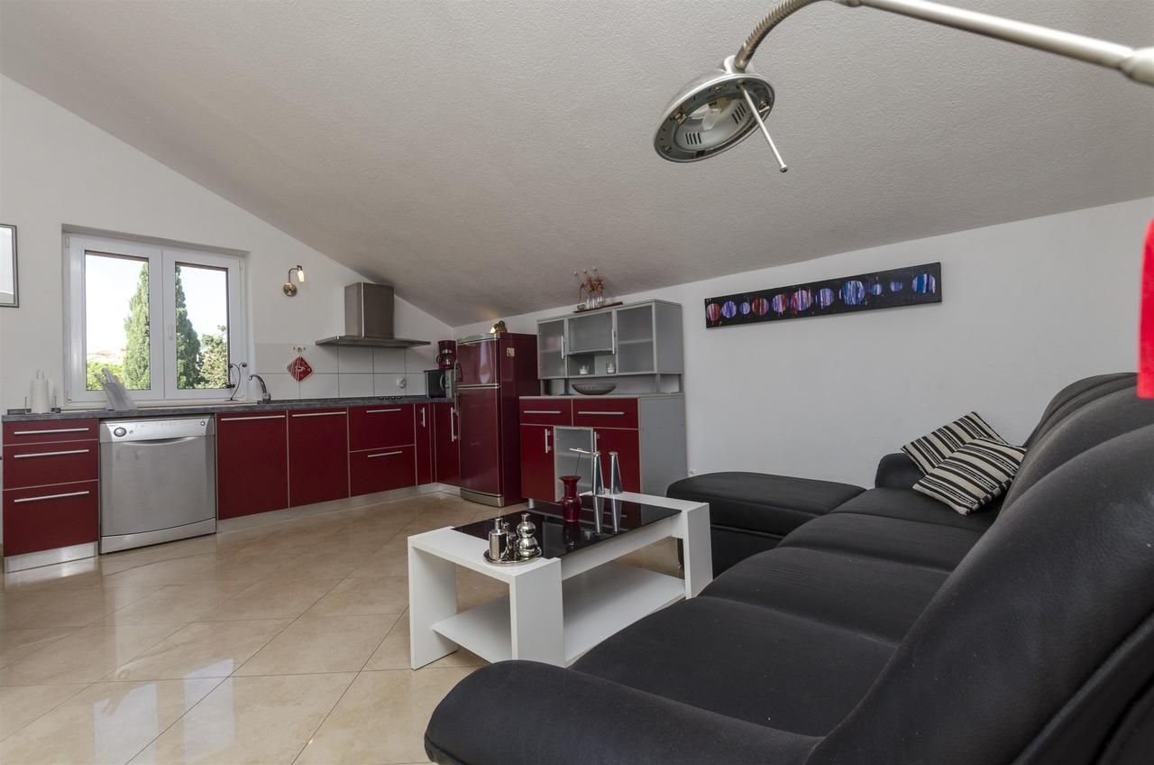 Apartments And Rooms Lea Bol Exterior foto