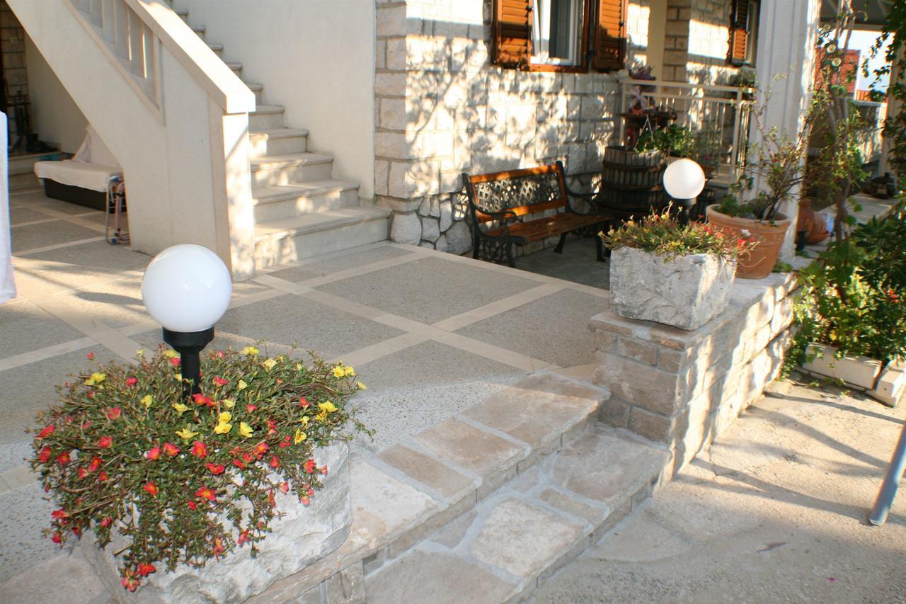 Apartments And Rooms Lea Bol Exterior foto